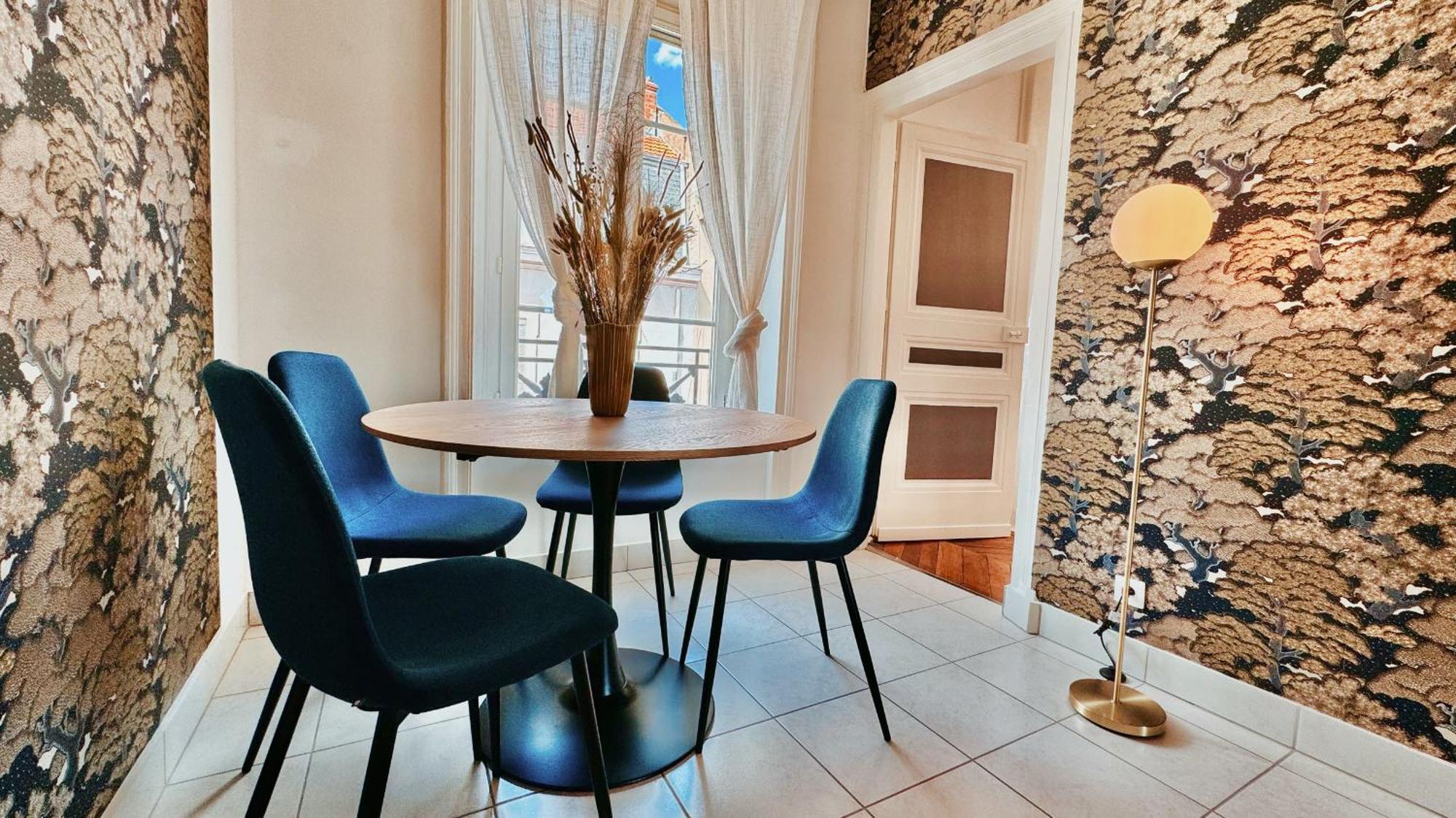 Suite Flamenco Oullins Luaran gambar