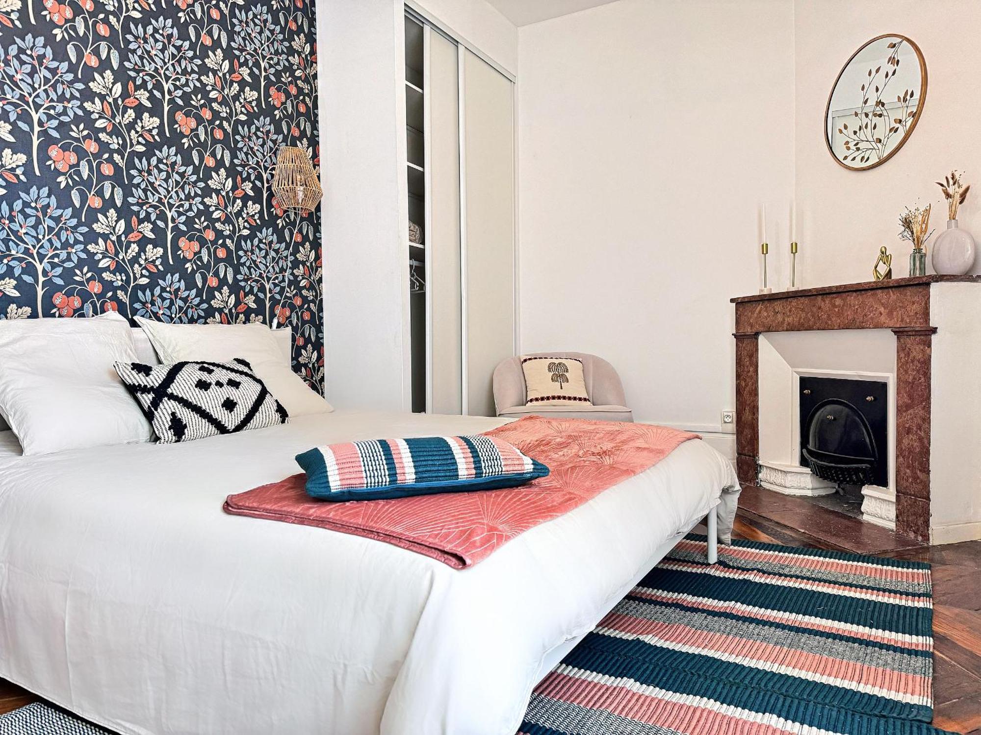 Suite Flamenco Oullins Luaran gambar