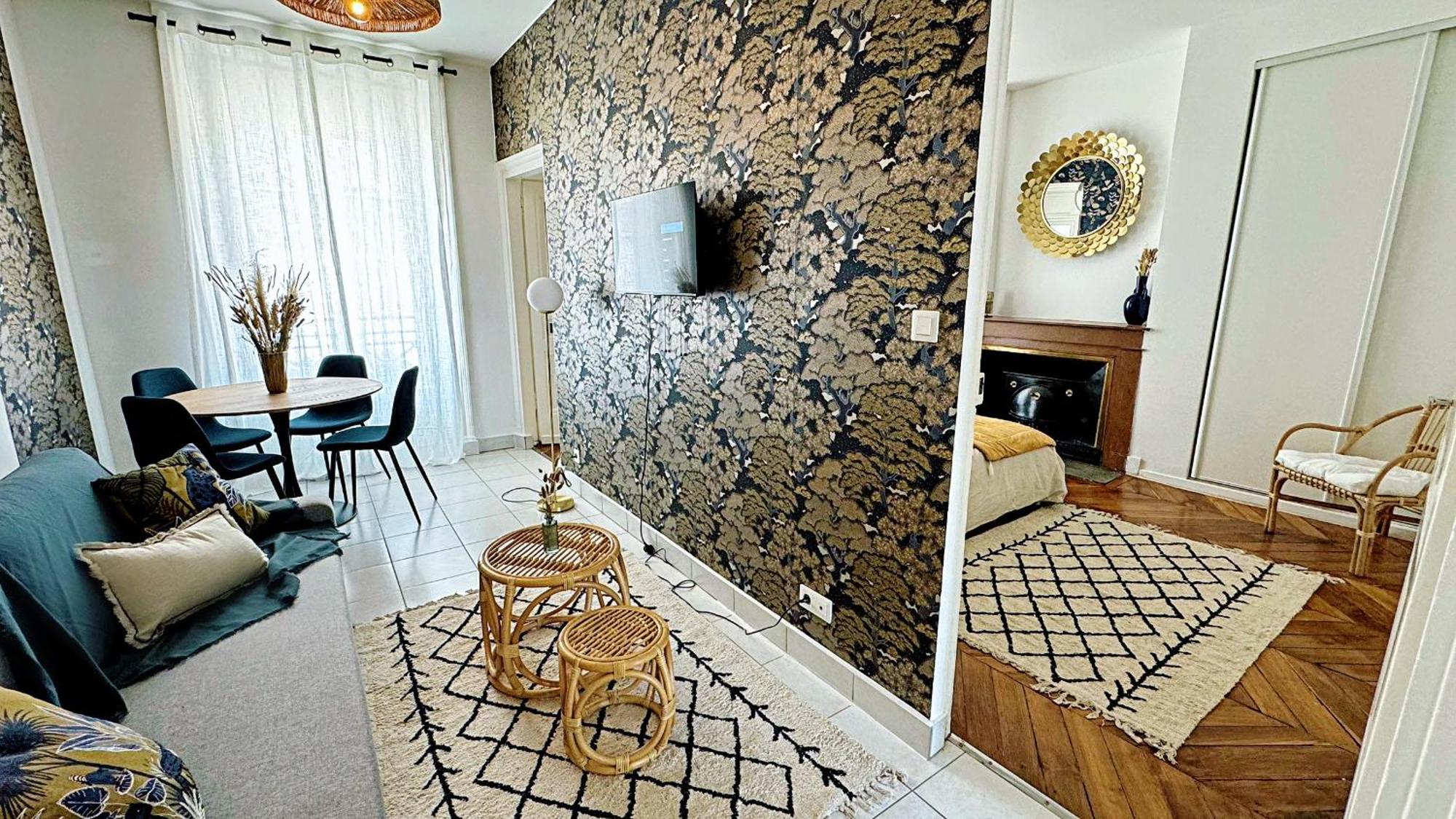 Suite Flamenco Oullins Luaran gambar